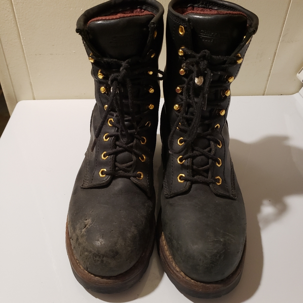 Chippewa men's size 7.5 (women's 9) leather steel toe lace up logging boots